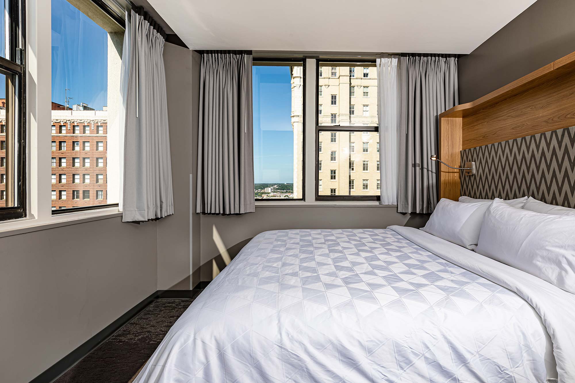 Gallery-IMG-Holiday-Inn-8.jpg