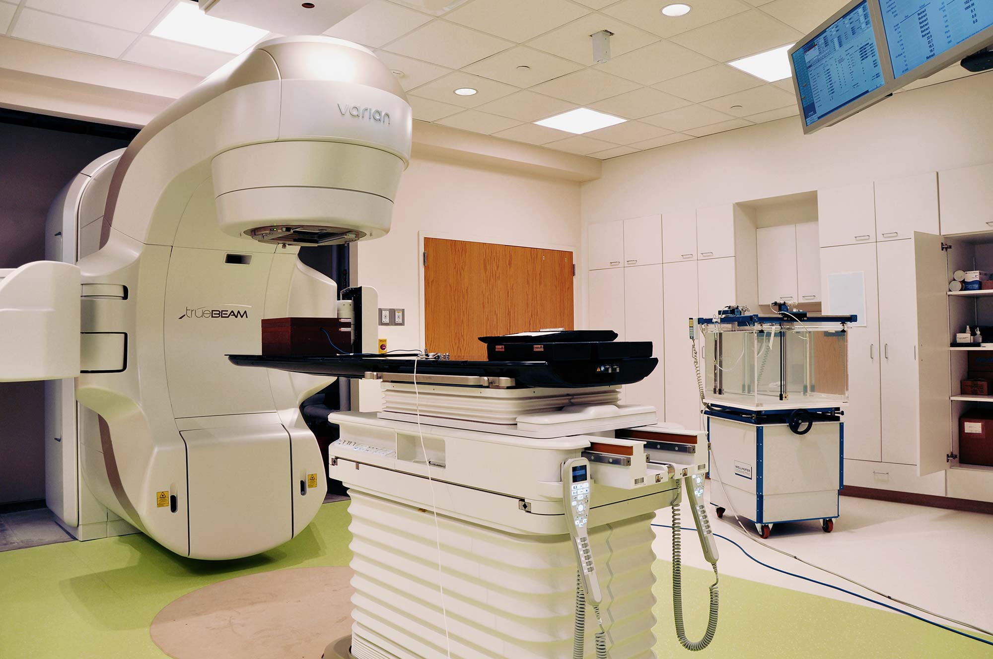 Gallery-IMG-LMC-Vault2-TrueBeam-LINAC-1.jpg