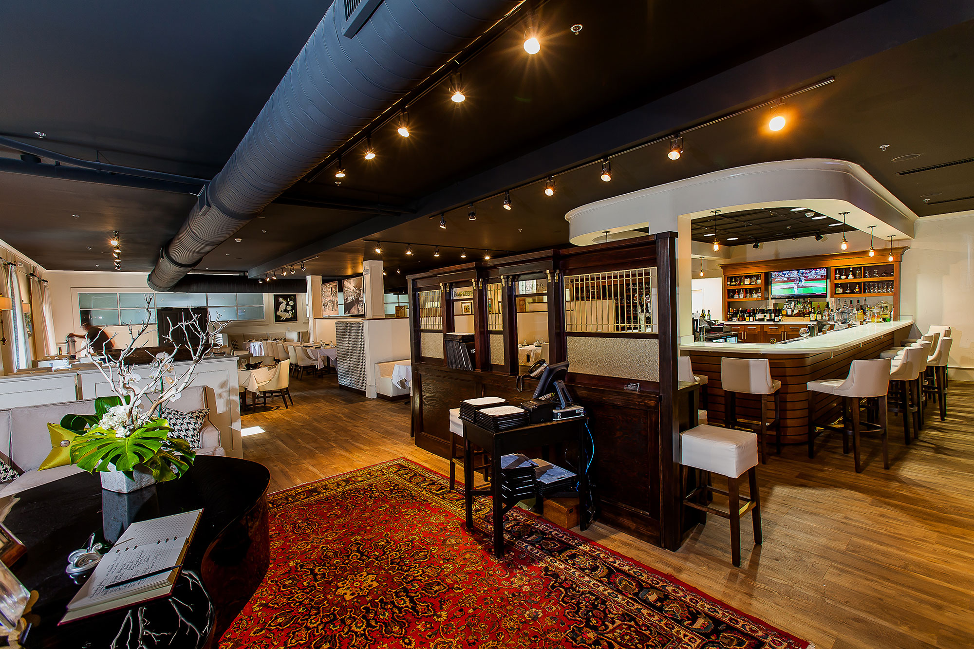 gallery-IMG-Victors-Bistro-1.jpg