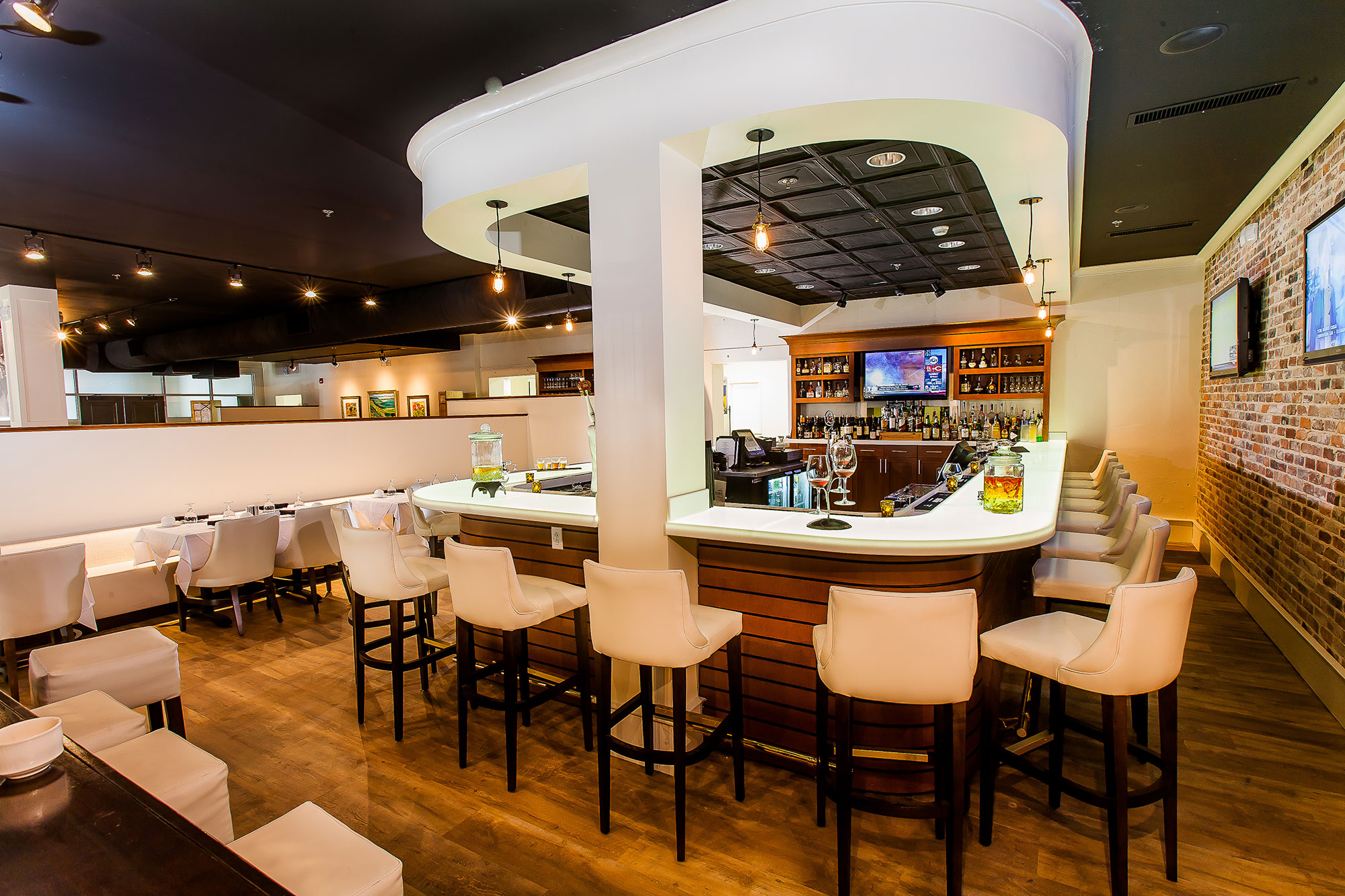 gallery-IMG-Victors-Bistro-2.jpg