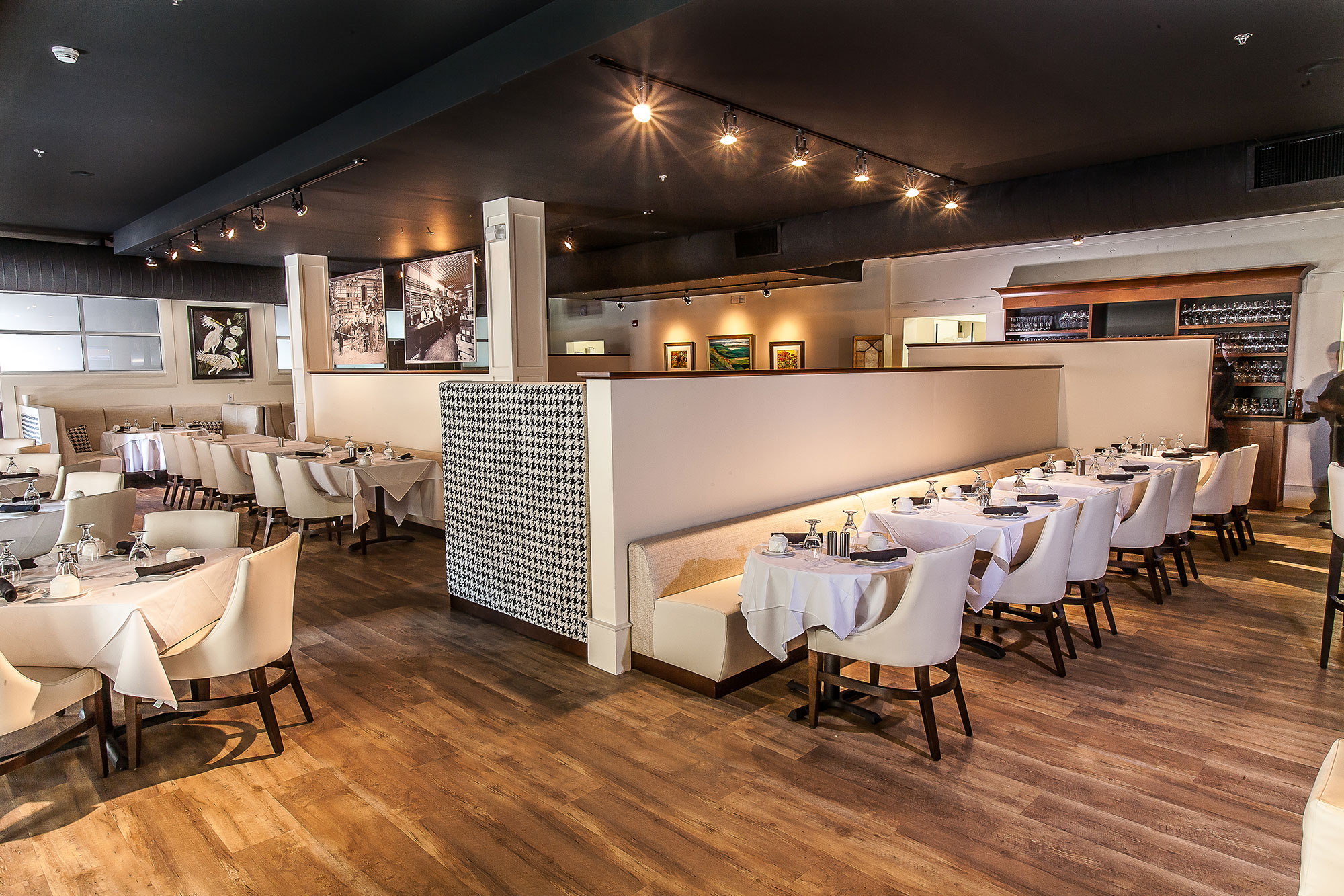 gallery-IMG-Victors-Bistro-3.jpg