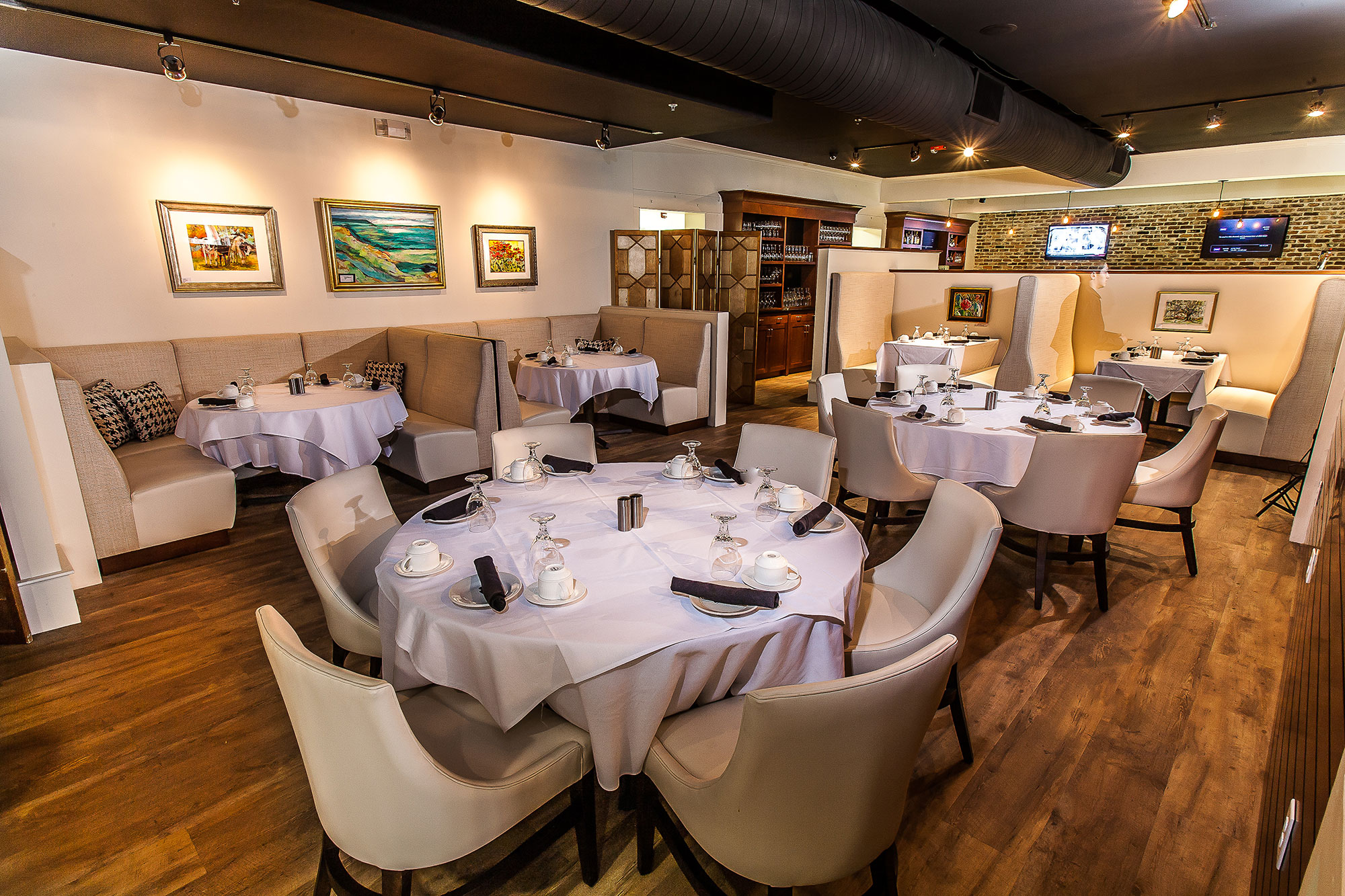 gallery-IMG-Victors-Bistro-4.jpg
